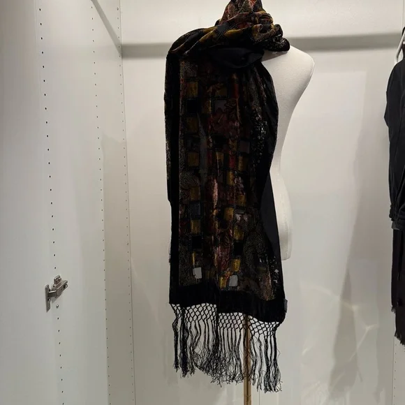 Elegant Multicolor Patterned Shawl - Picture 8 of 8